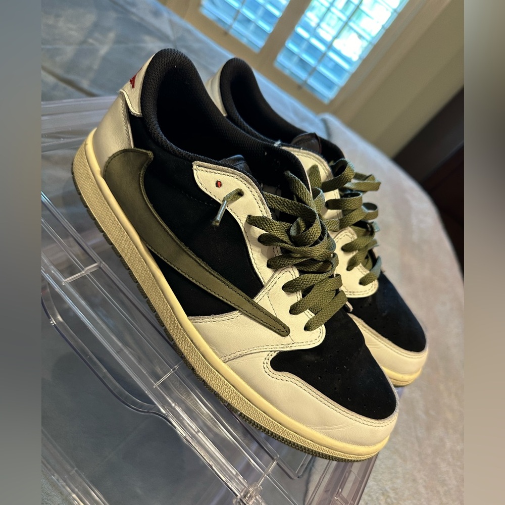 Travis Scott Olive
